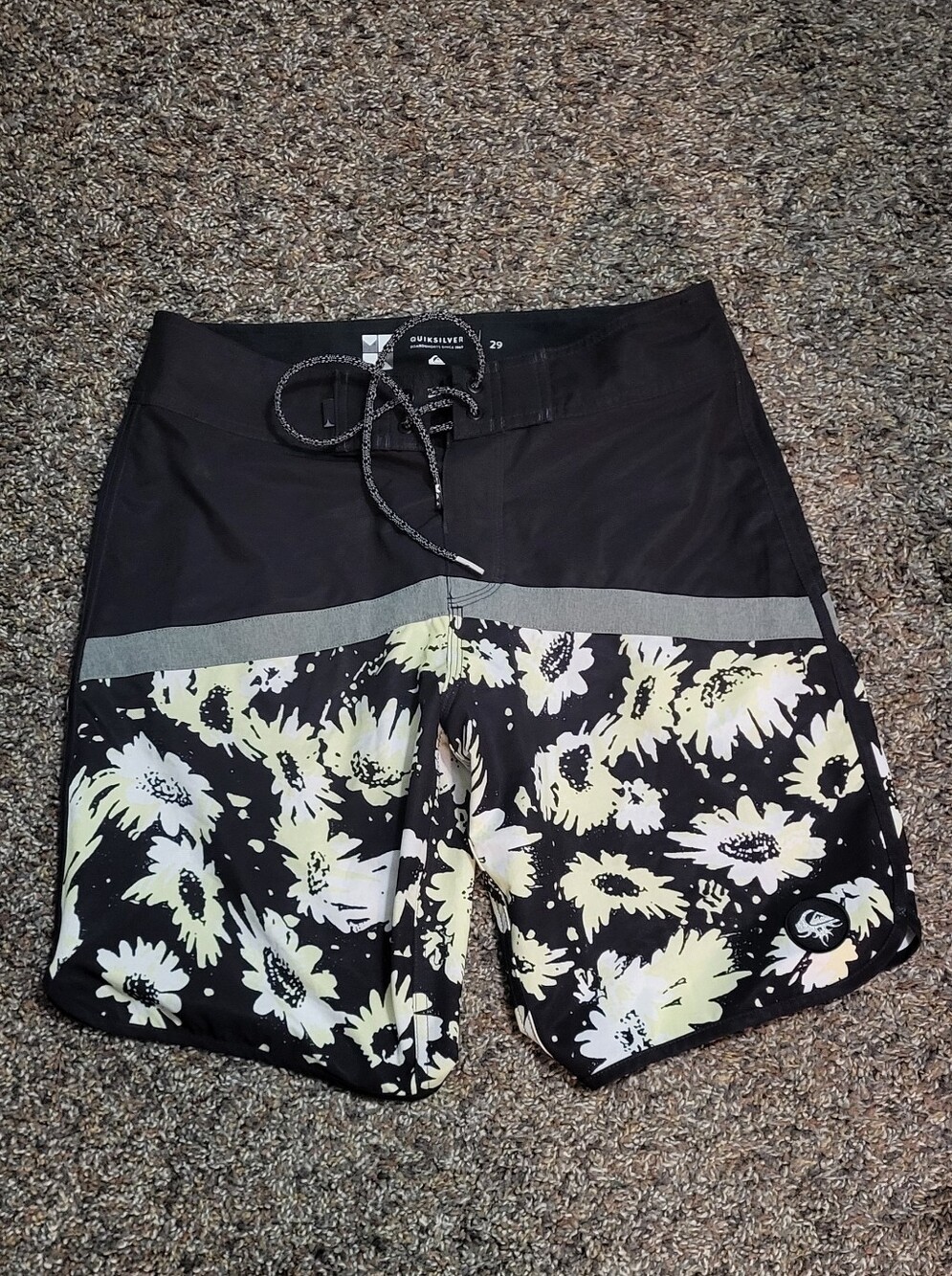 Quiksilver Black Floral Board Shorts Men's Size 29 Excellent Condition